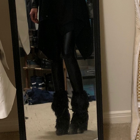 Penny Loves Kenny Black fur boots - Picture 3 of 15